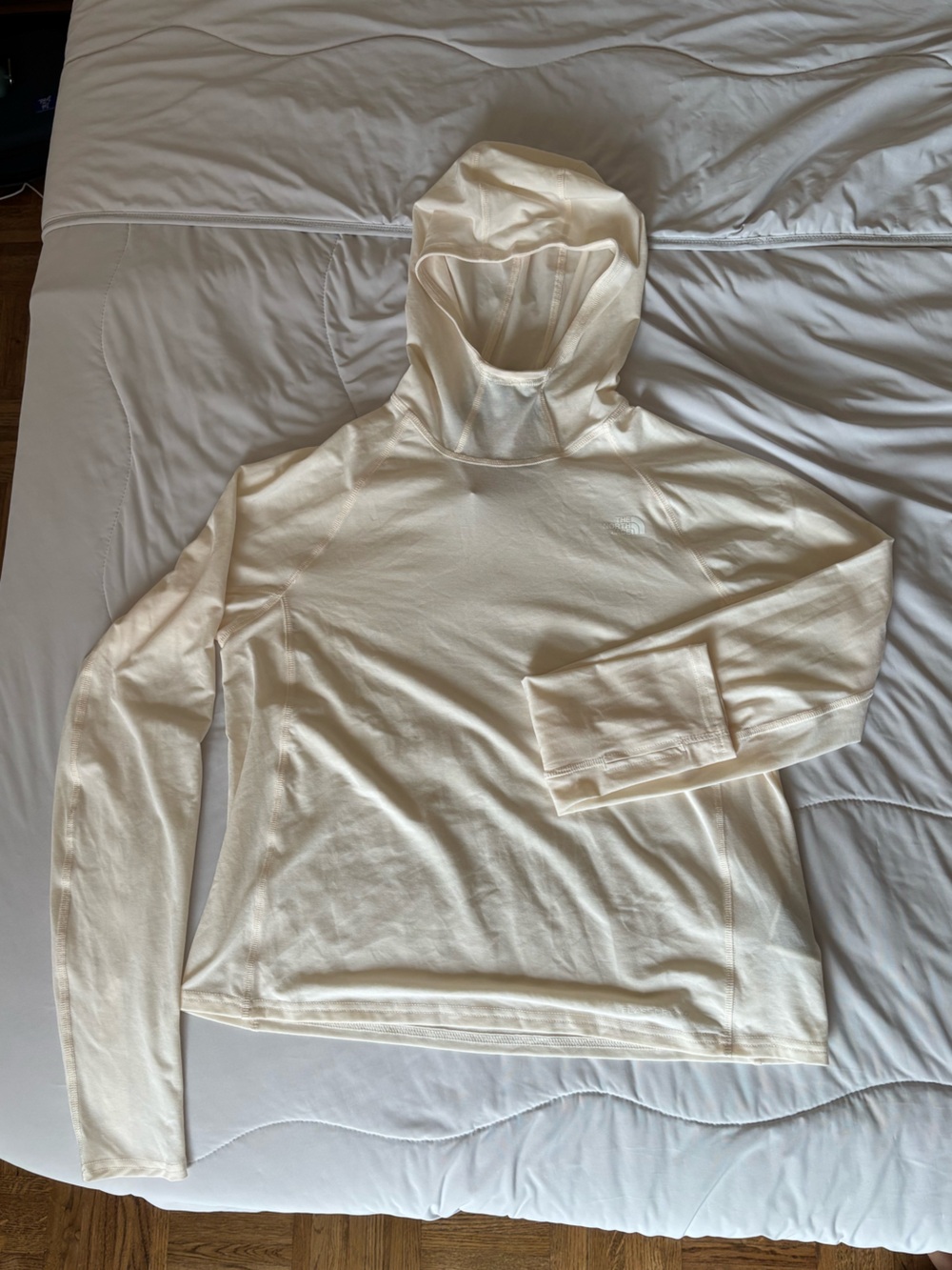 The North Face Women's Cream Lightweight Hooded Long-Sleeve Top